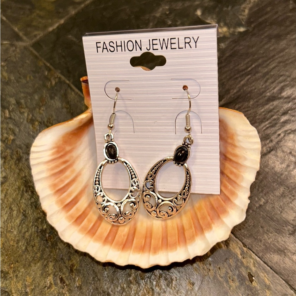 Silver Oval Filagree Design hanging earrings w/small black stone. Great gift!